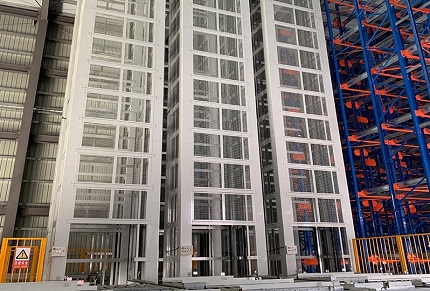 خصائص وأداء مصاعد المستودعات