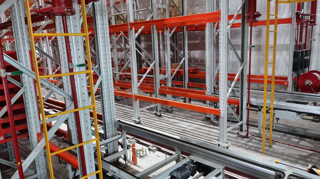 قبول مشروع مستودع مجسم في ماليزيا بارتفاع 30 مترًا